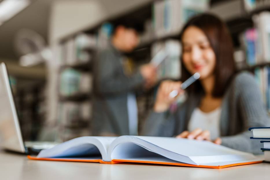 alumna estudiando para Admisión BUAP 2026